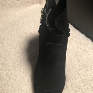 Ladies Marc Fisher Blk Suede peep toe Bootie